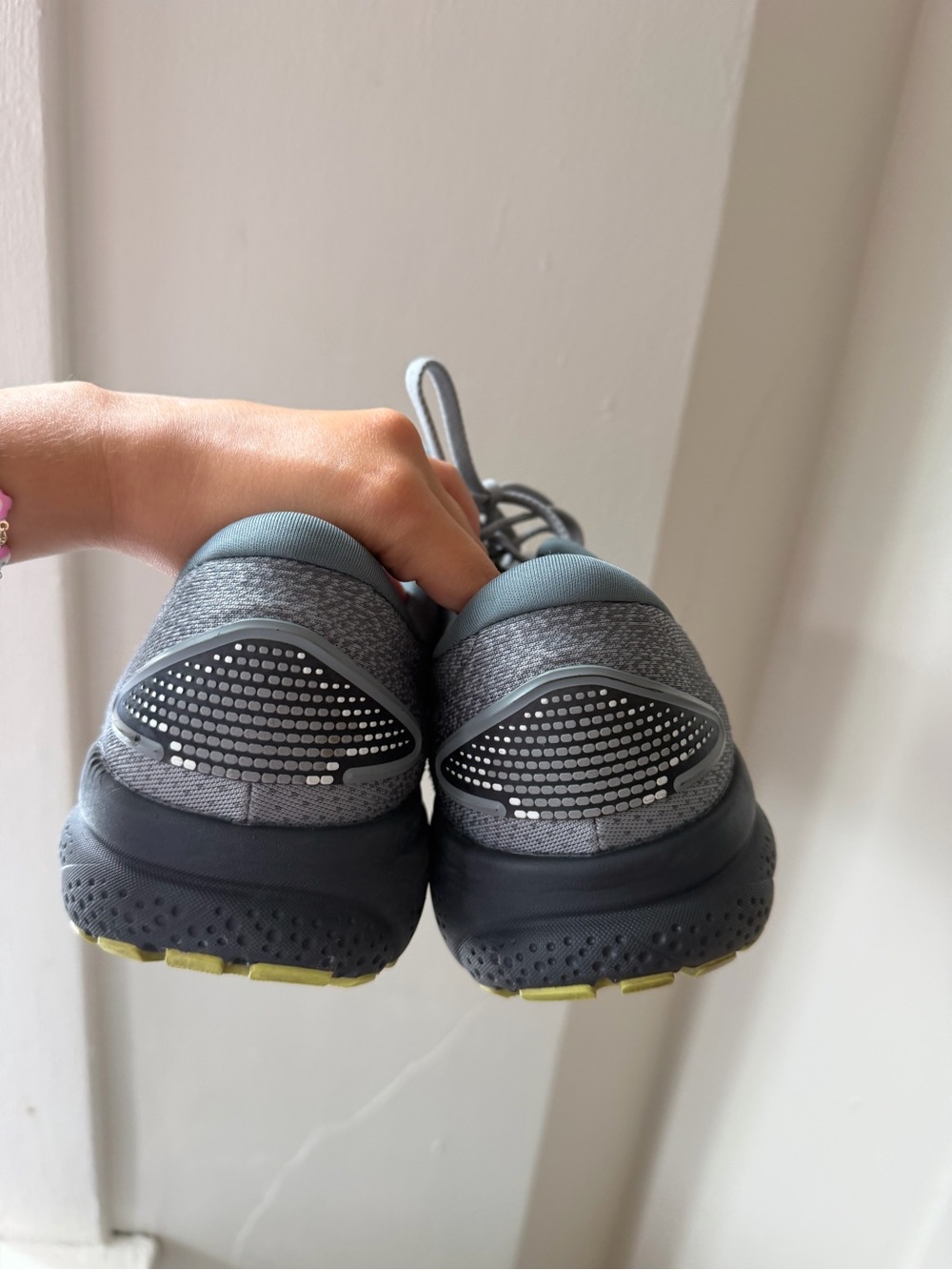 Brooks Ghost Men Gray Running Shoes with Subtle Yellow Accent - Picture 6 of 8